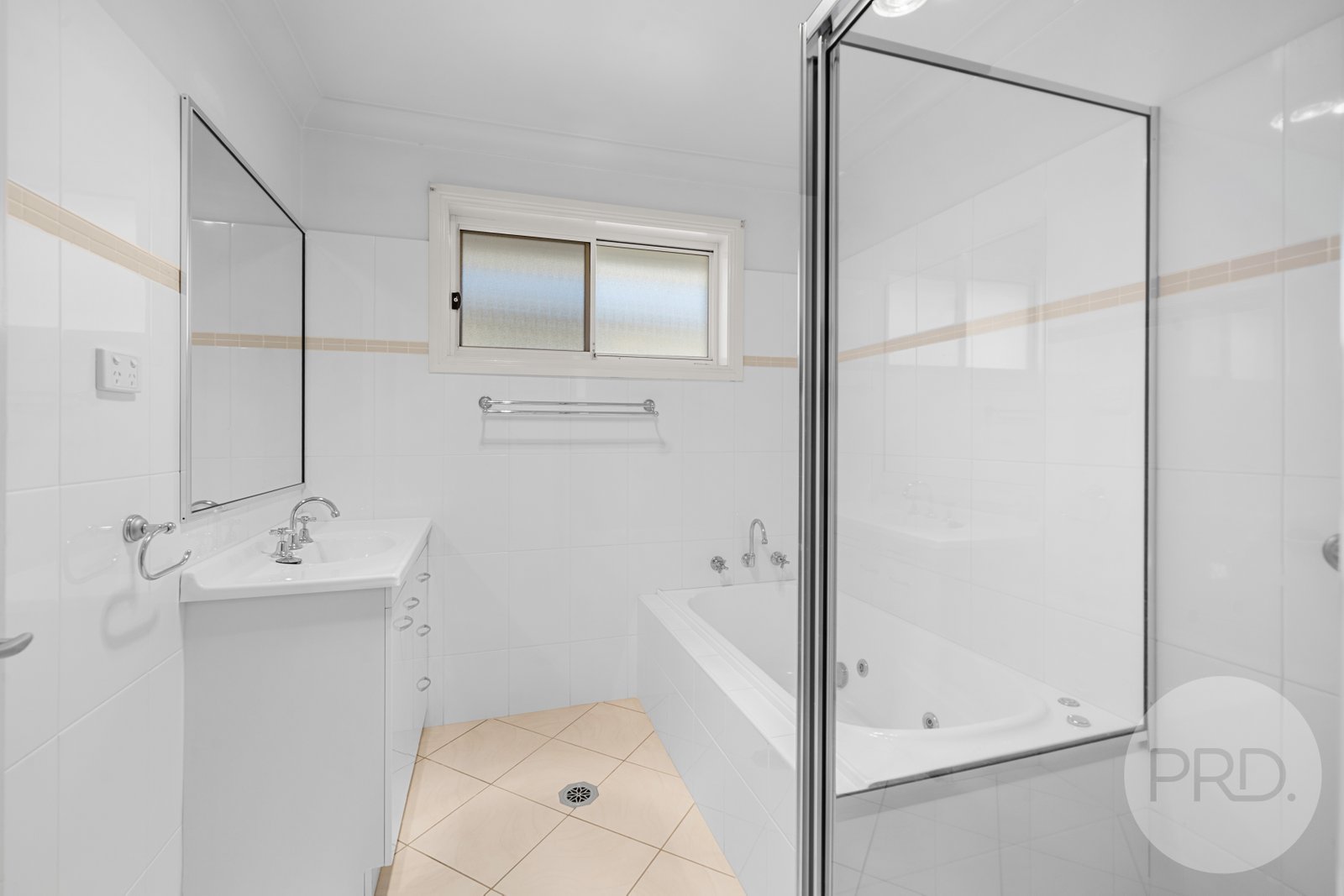4/305-307 Lake Albert Road KOORINGAL 8