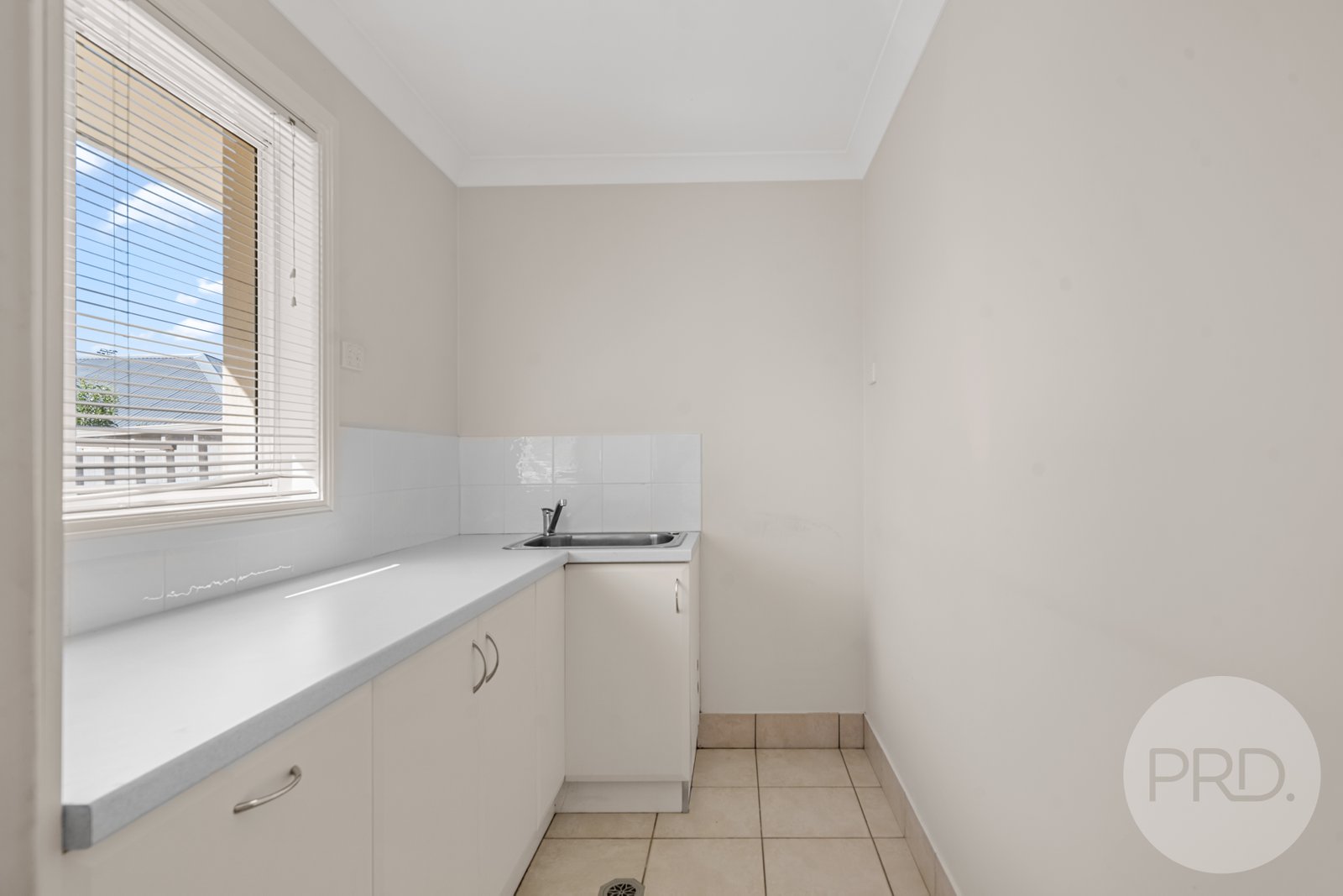 4/305-307 Lake Albert Road KOORINGAL 9