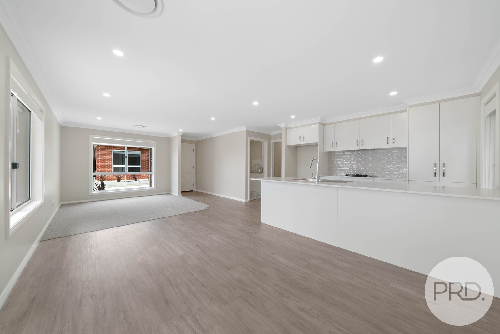 4/309 Lake Albert Road KOORINGAL 2