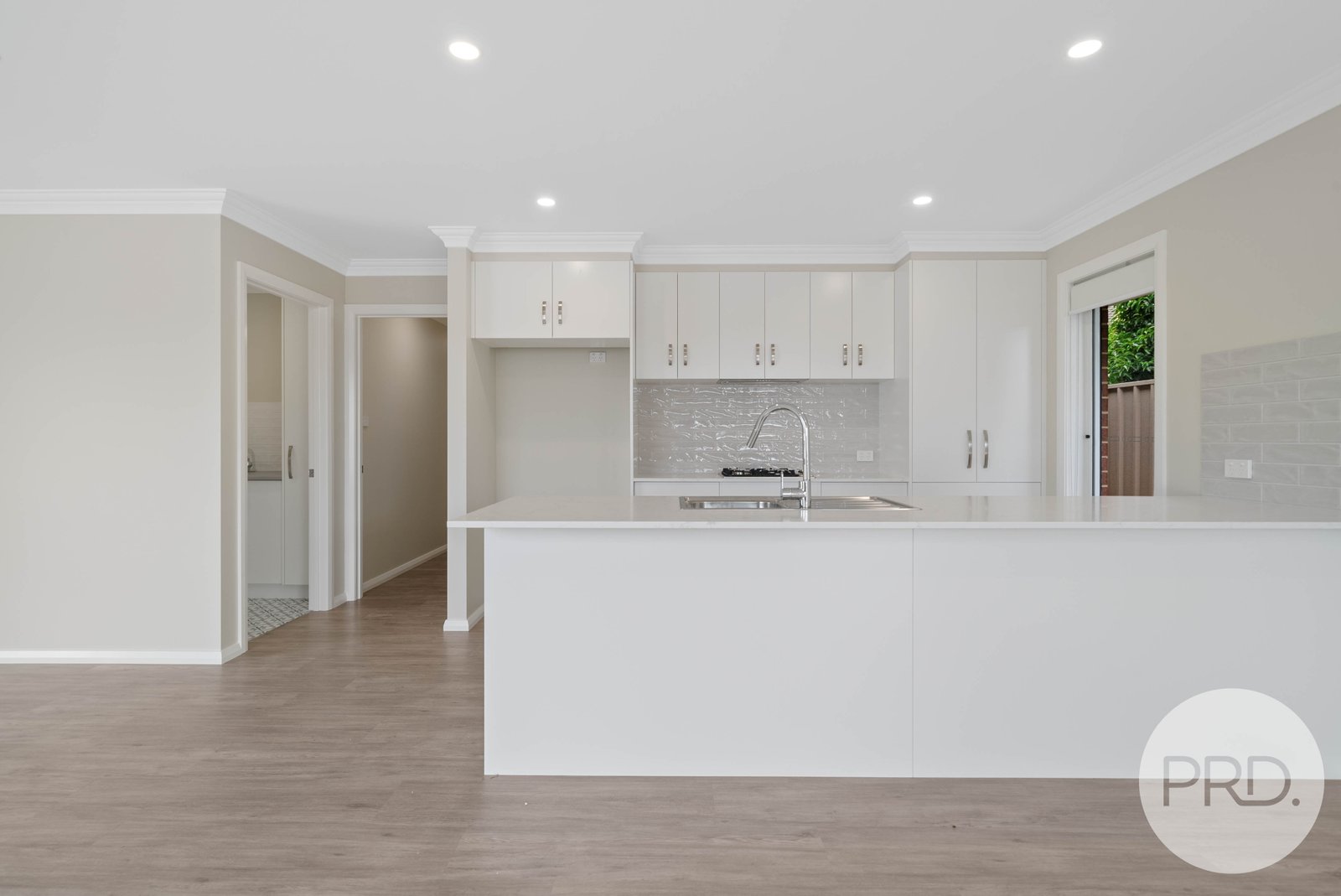 4/309 Lake Albert Road KOORINGAL 3