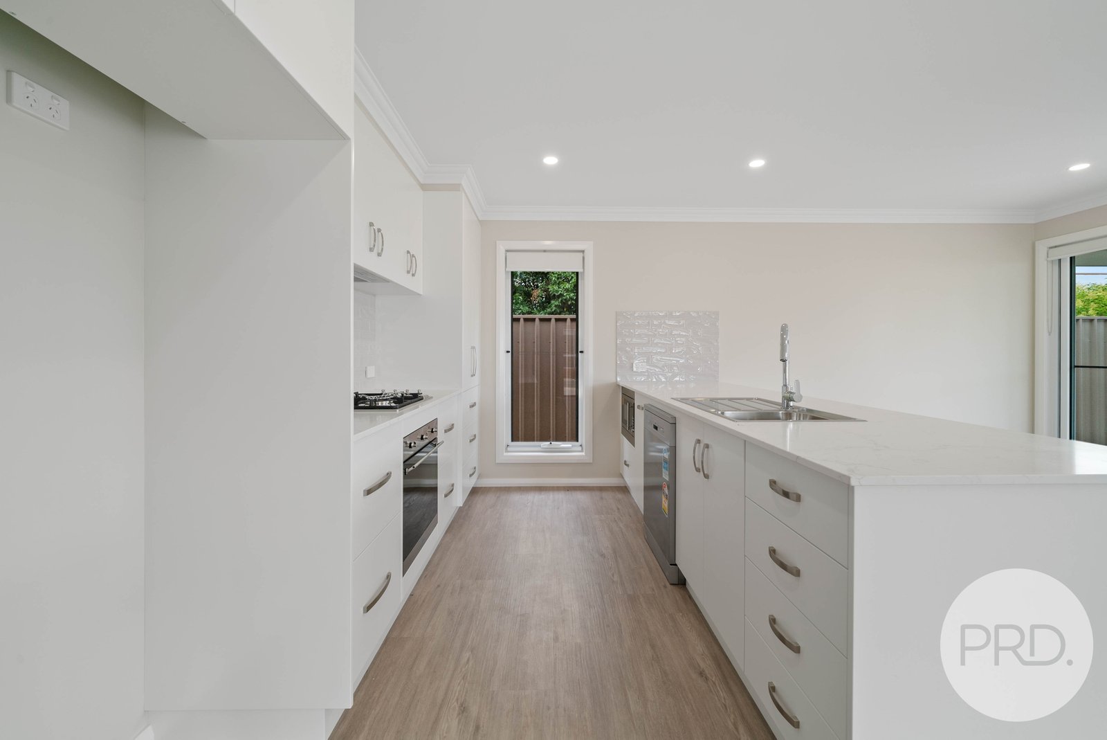 4/309 Lake Albert Road KOORINGAL 4