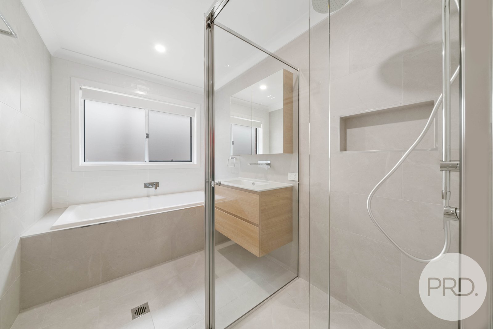 4/309 Lake Albert Road KOORINGAL 5