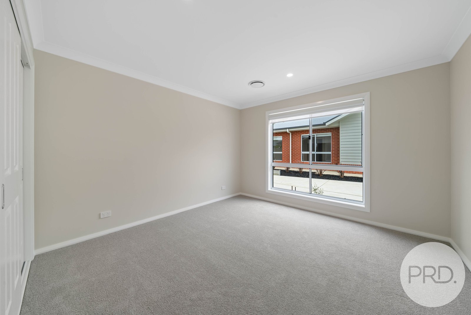 4/309 Lake Albert Road KOORINGAL 6