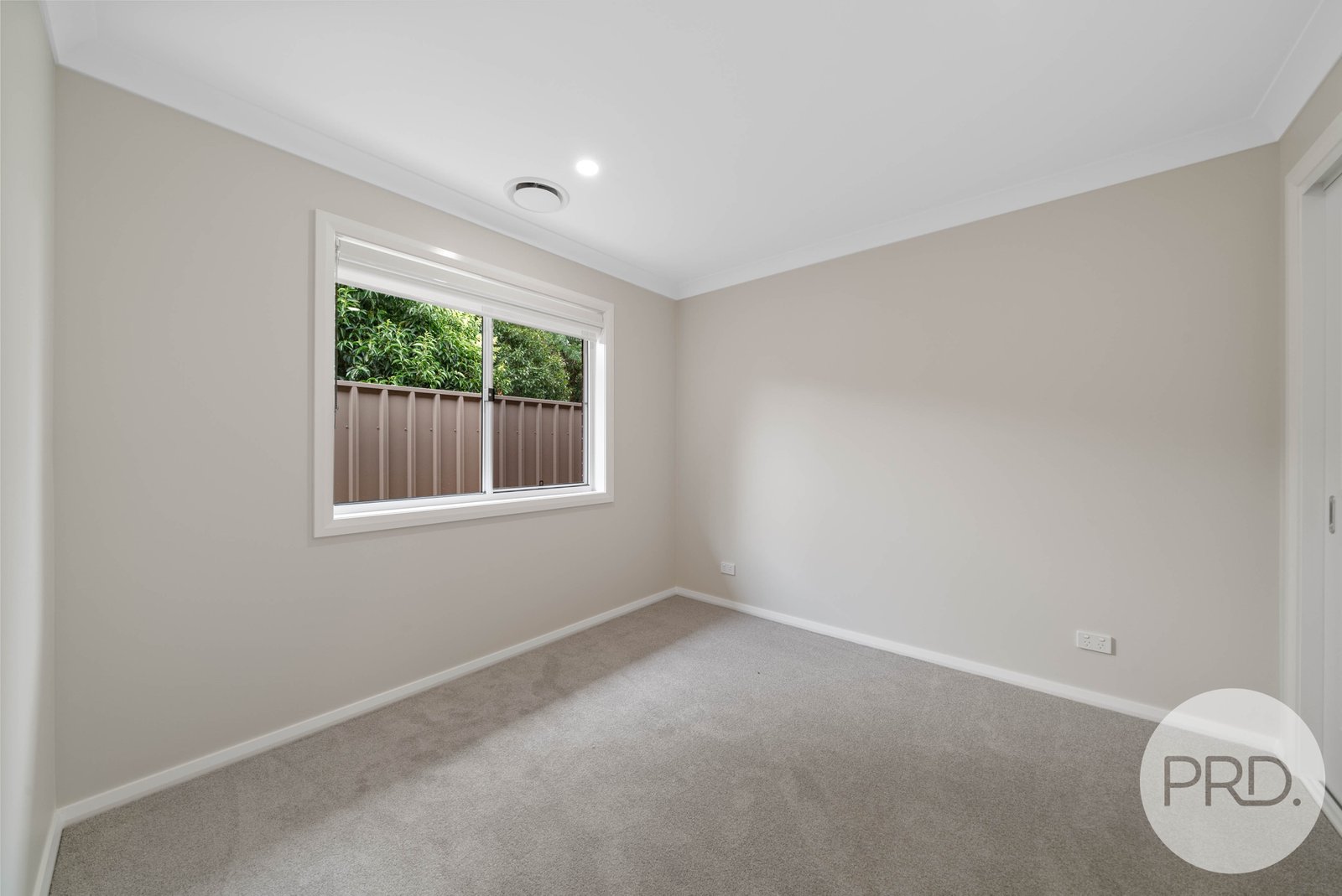 4/309 Lake Albert Road KOORINGAL 7