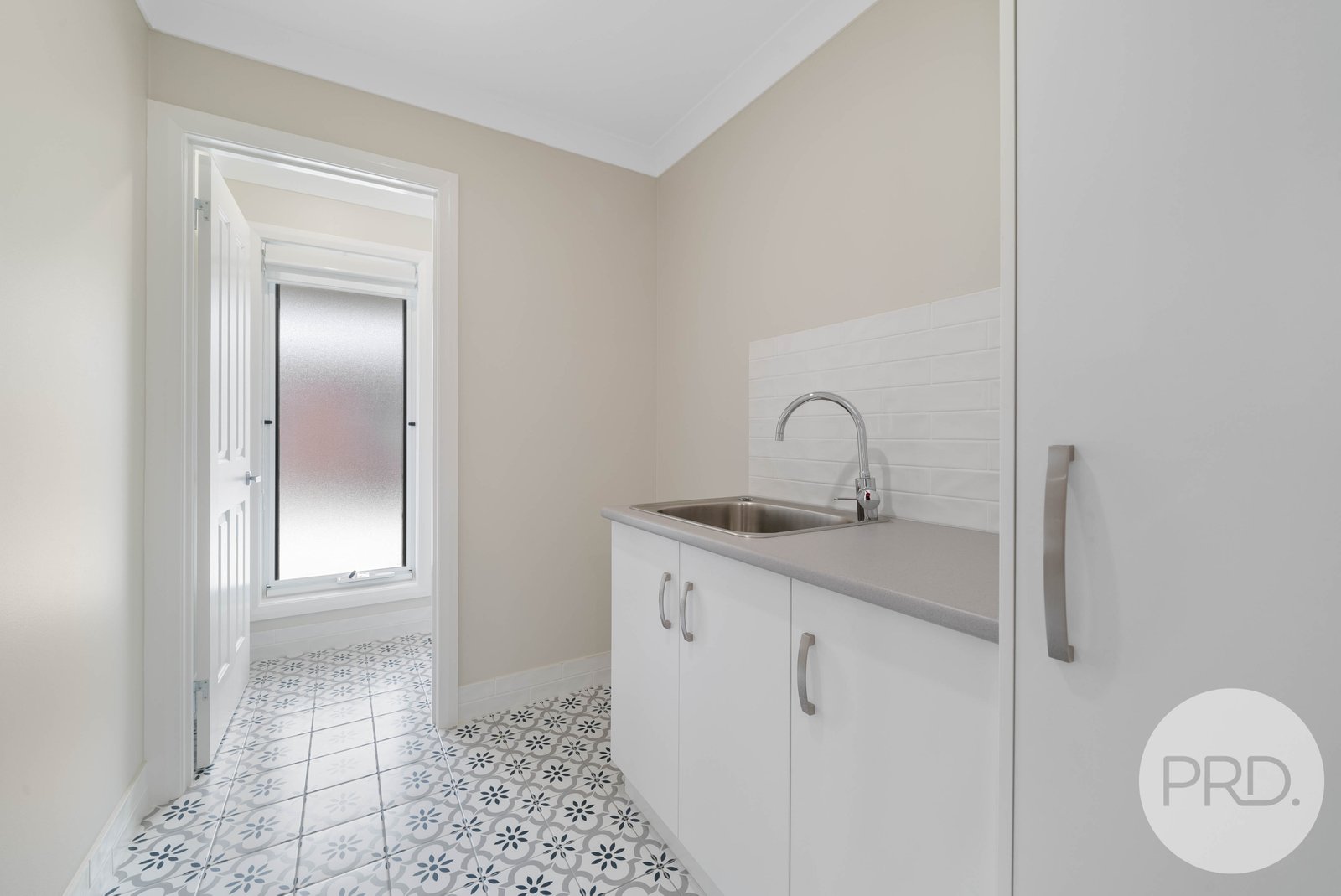 4/309 Lake Albert Road KOORINGAL 8