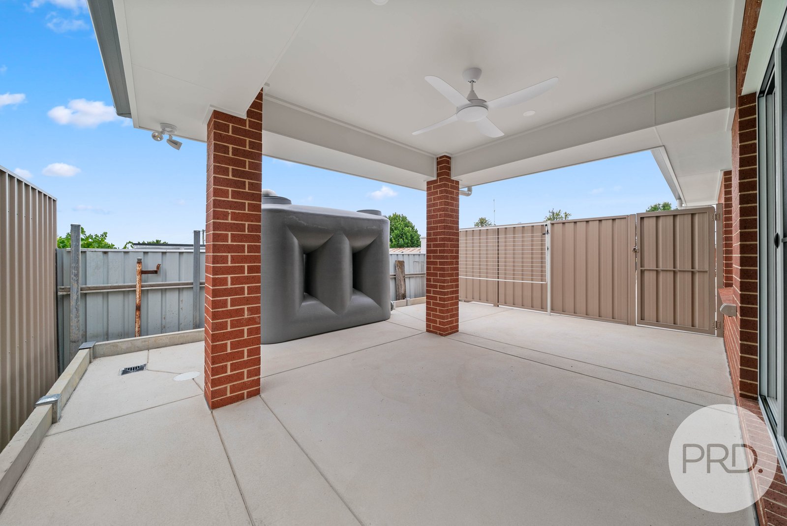 4/309 Lake Albert Road KOORINGAL 9