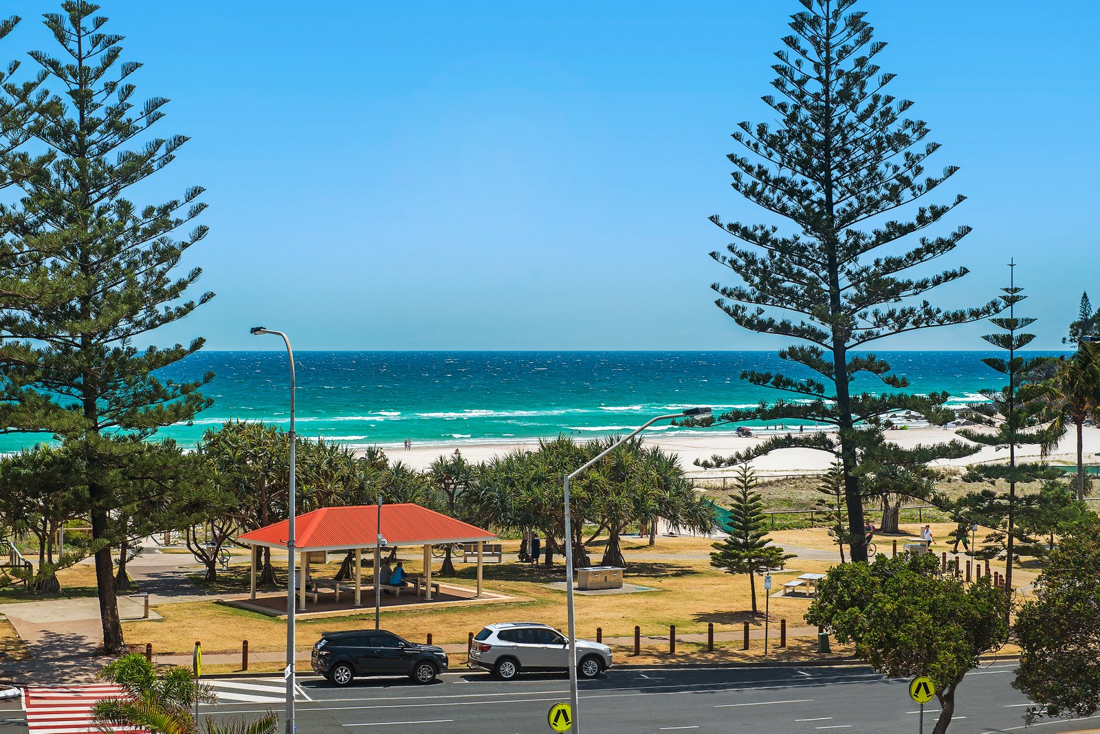 430/99 Griffith  COOLANGATTA 2