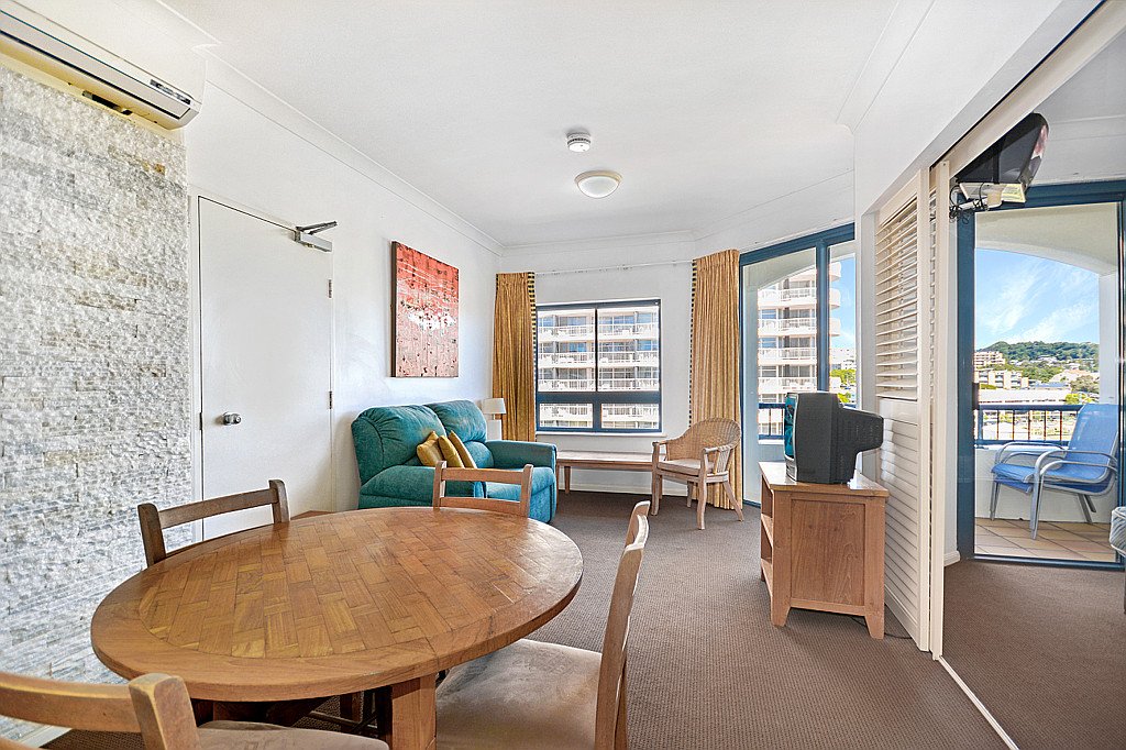 430/99 Griffith  COOLANGATTA 4