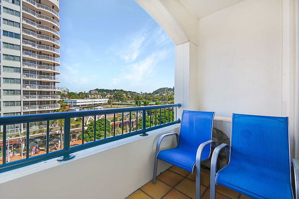 430/99 Griffith  COOLANGATTA 5