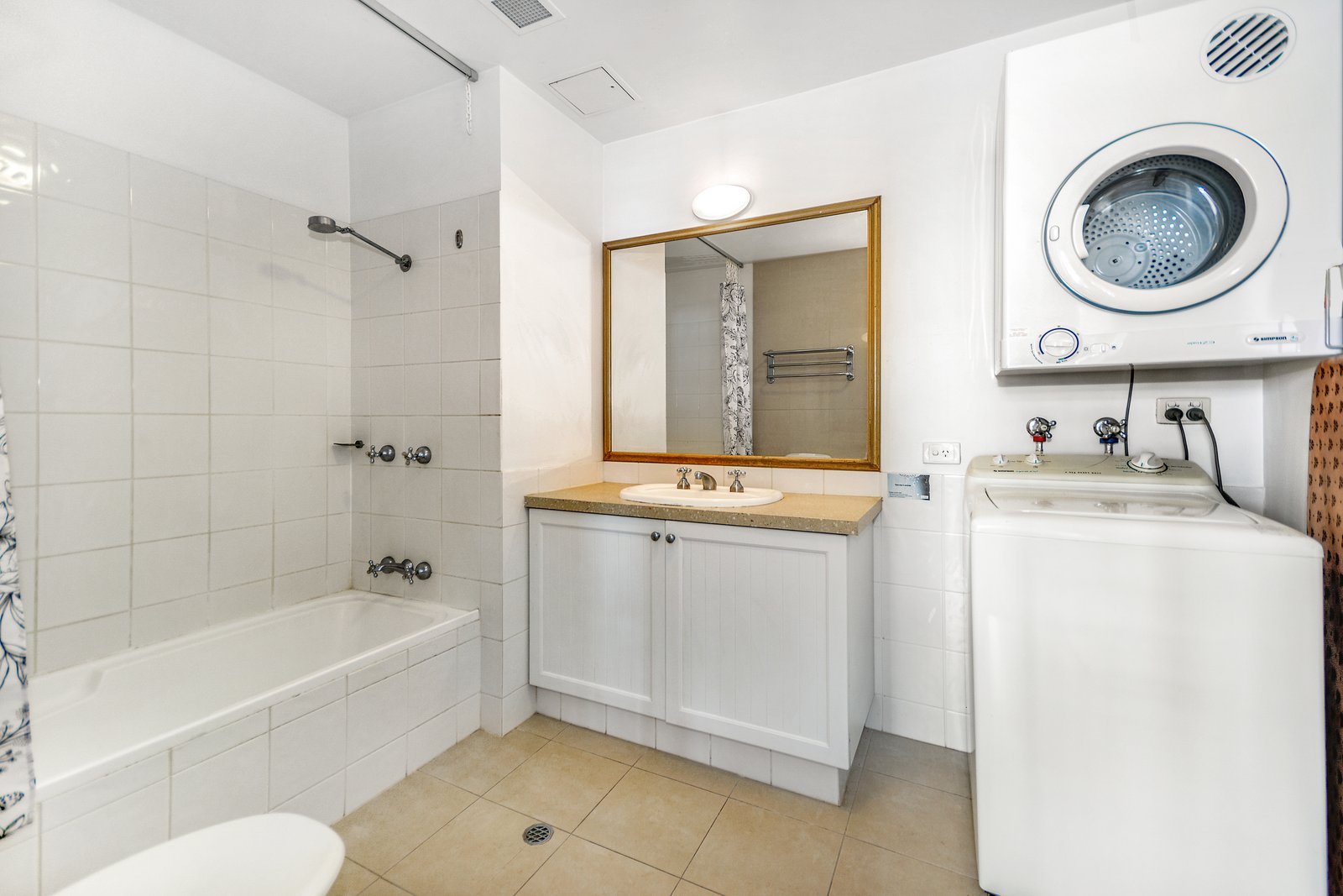 430/99 Griffith  COOLANGATTA 6