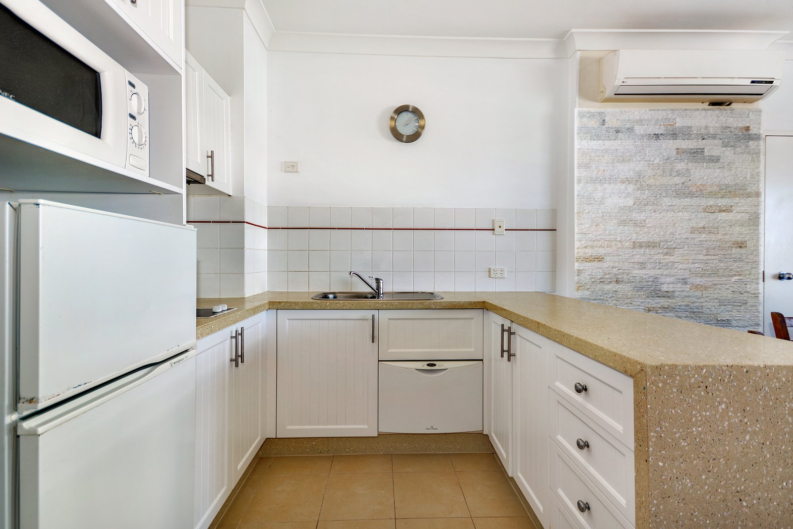 430/99 Griffith  COOLANGATTA 7