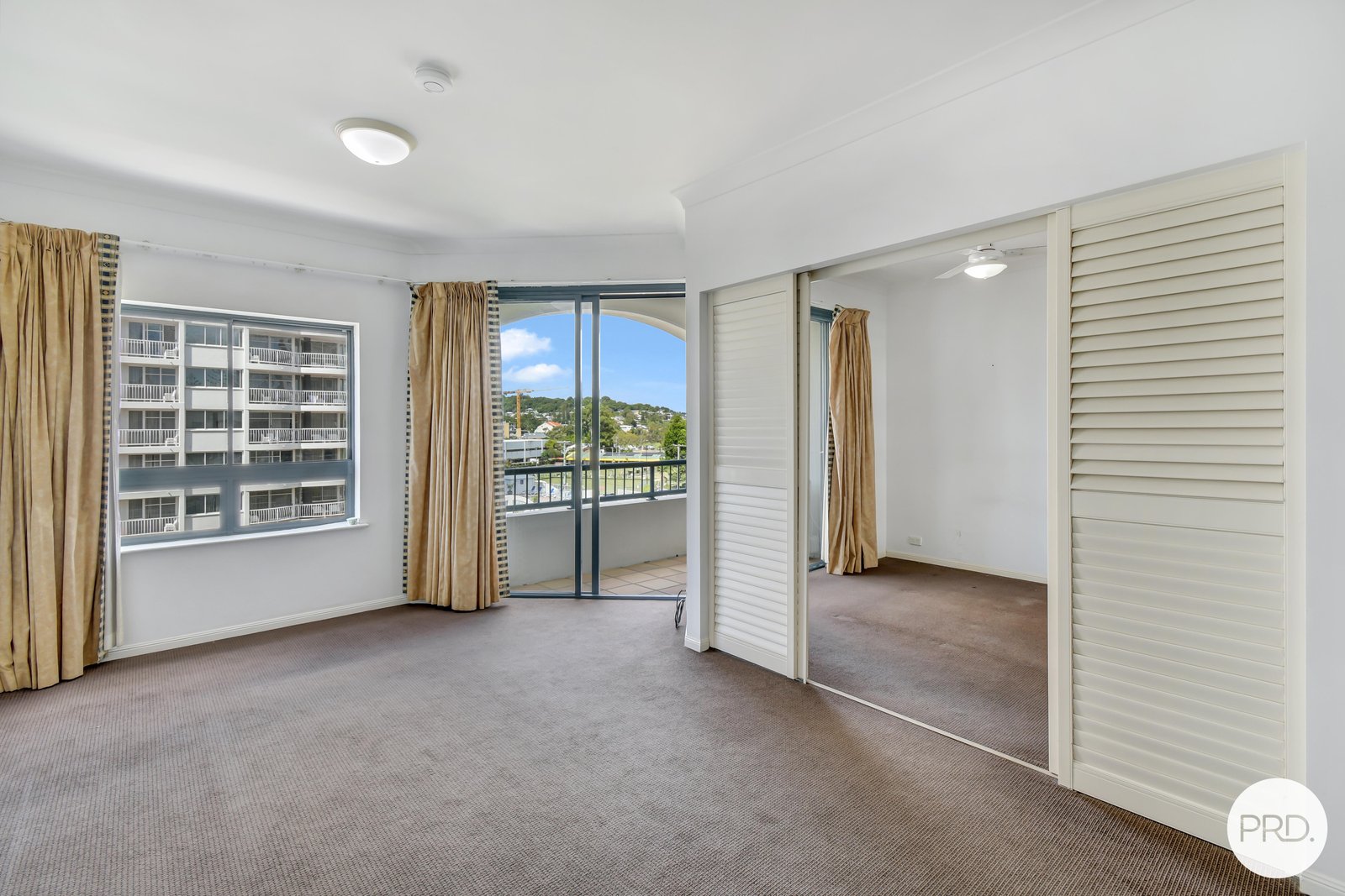 430/99 Griffith  COOLANGATTA 1