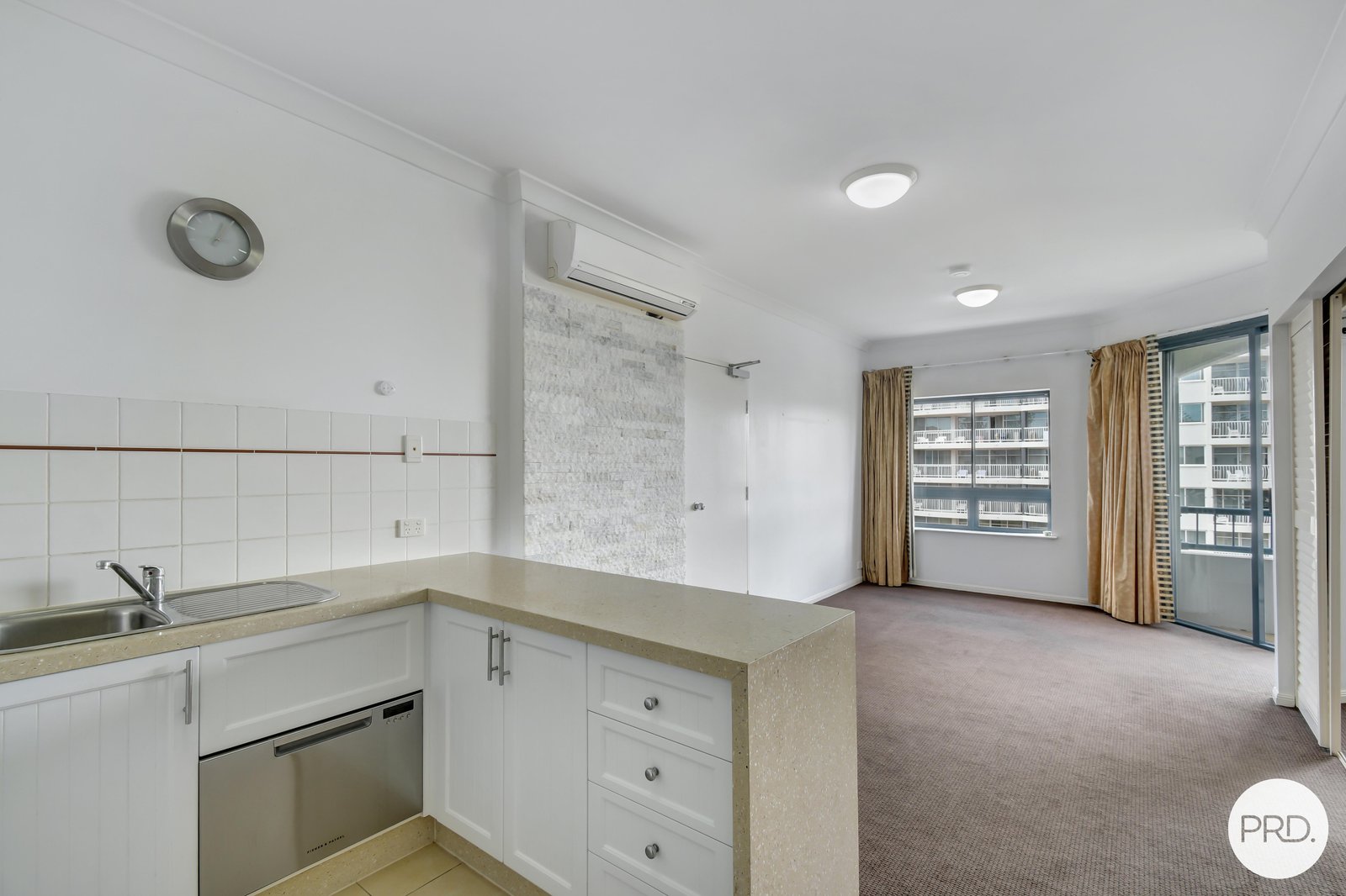 430/99 Griffith  COOLANGATTA 2