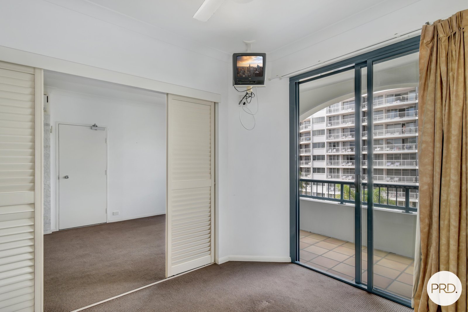 430/99 Griffith  COOLANGATTA 5