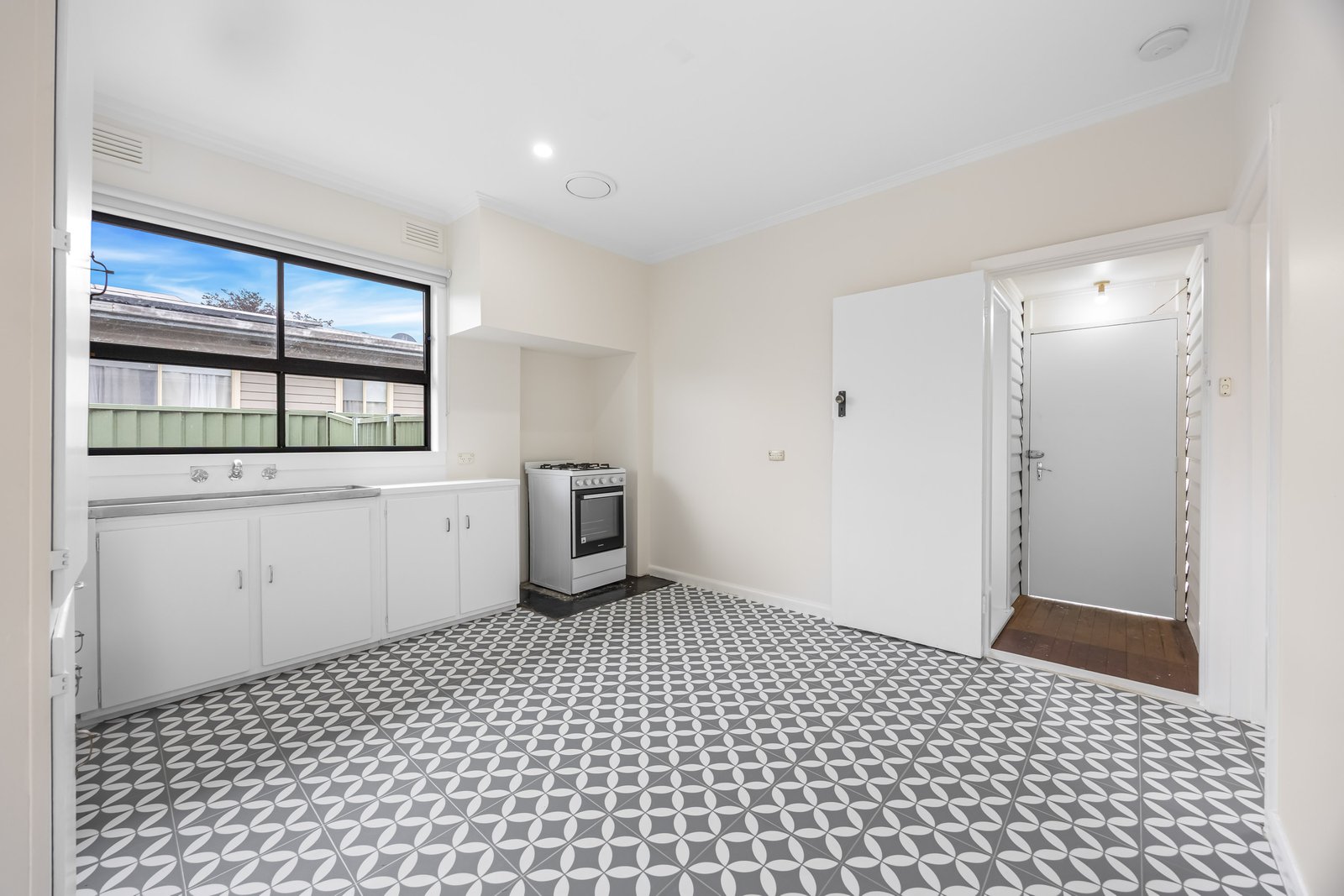 Gallery: 431 Gillies Street North