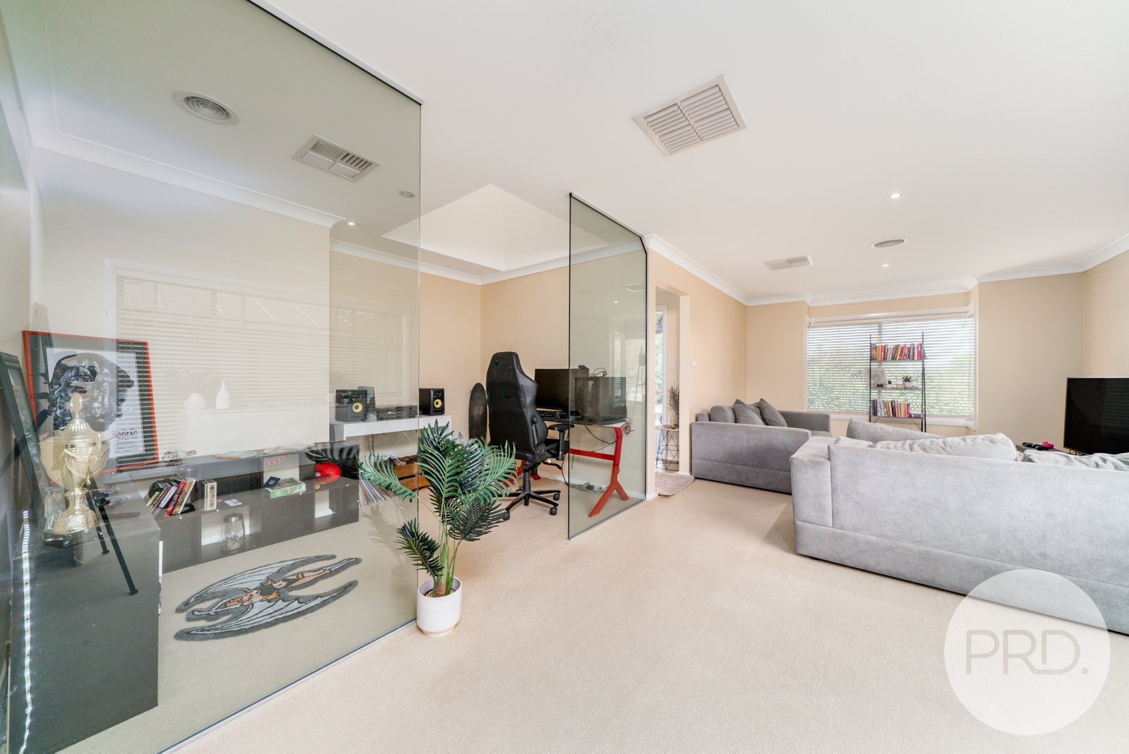 4/32 Avocet Drive ESTELLA 9