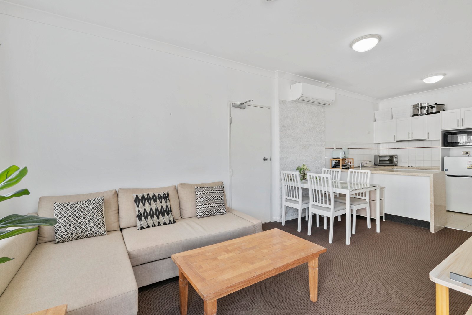 432/99 Griffith Street COOLANGATTA 3