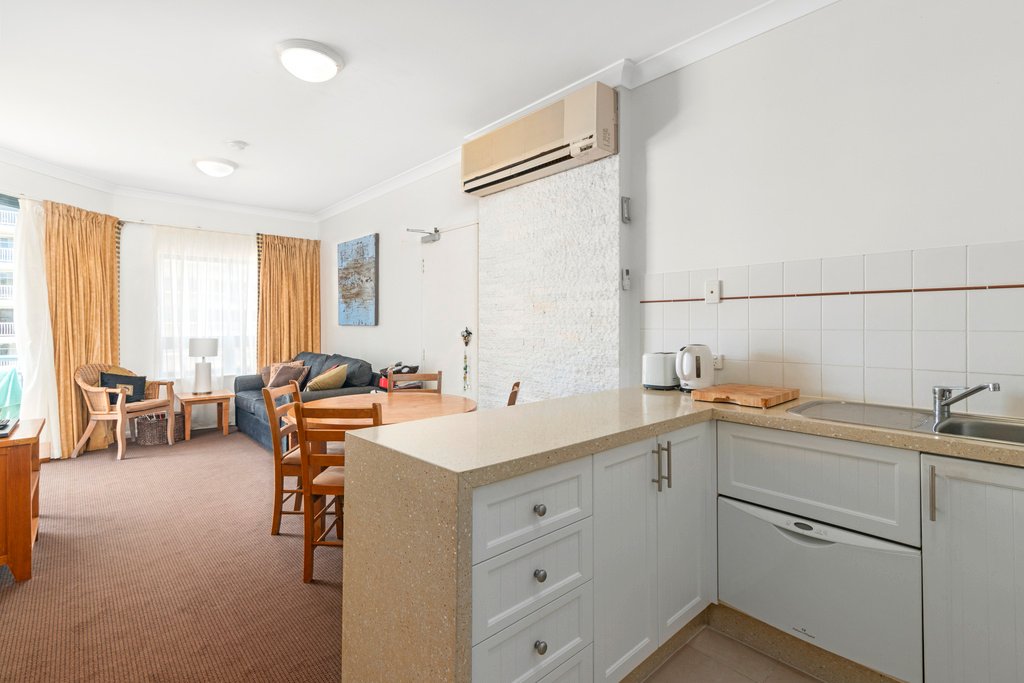 432/99 Griffith Street COOLANGATTA 2