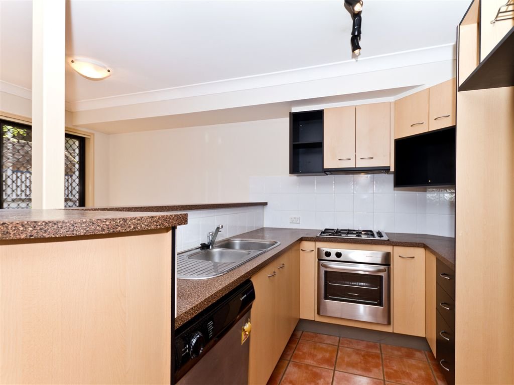 4/33 Alva Terrace GORDON PARK 2