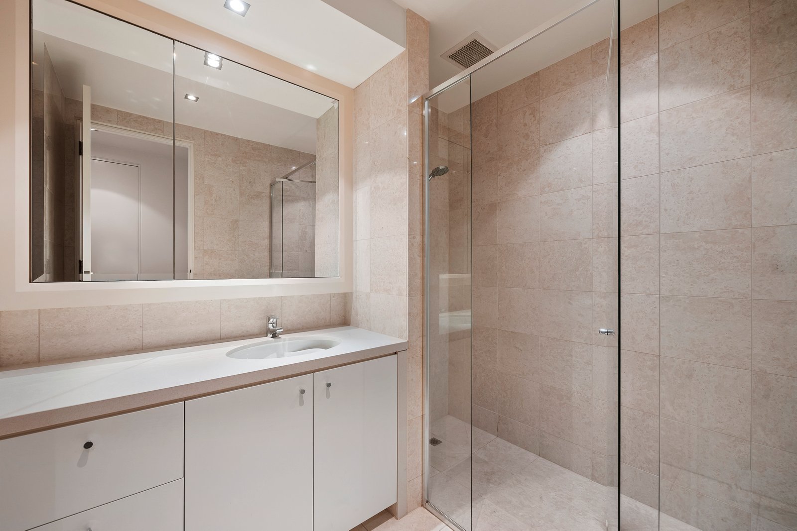 Real Estate and Property in 4/33 Kooyong Road, Caulfield North, VIC