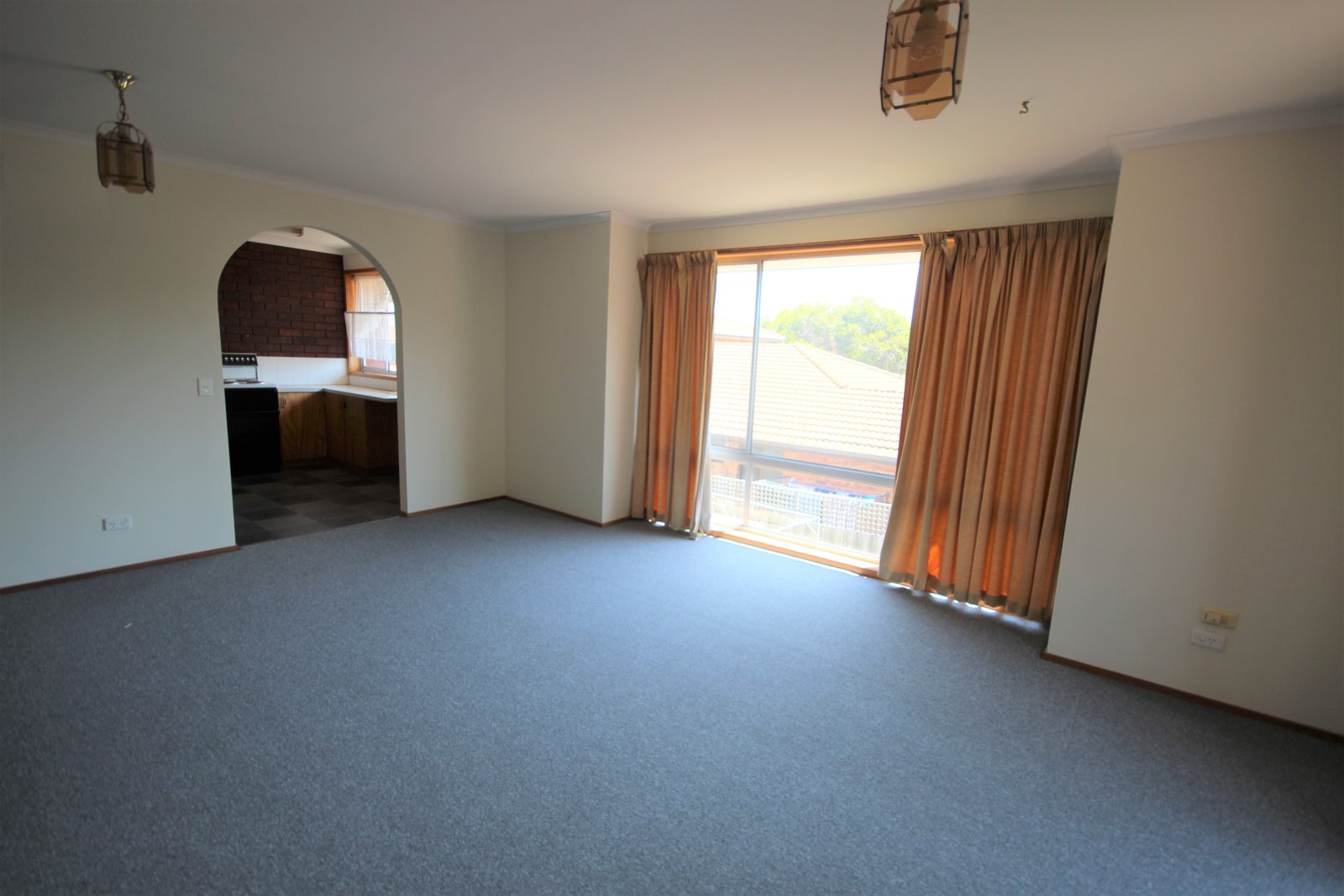 4/33 South Street BELLERIVE 2