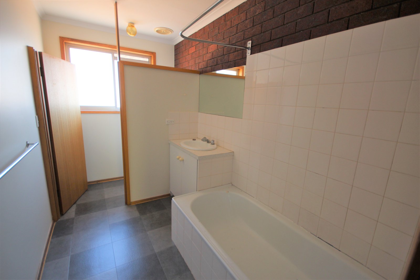 4/33 South Street BELLERIVE 8