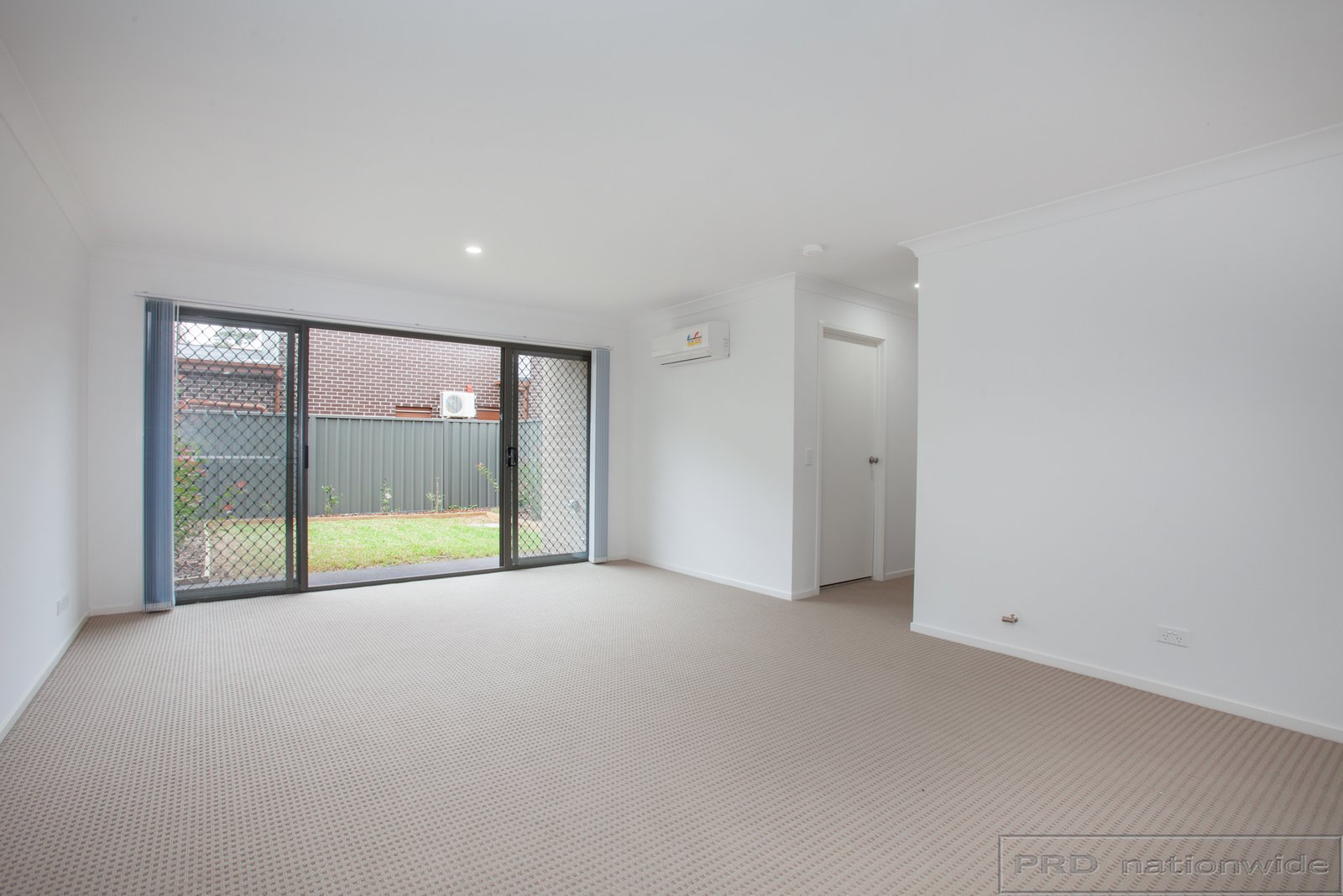 4/34 Blackbird Street THORNTON 7