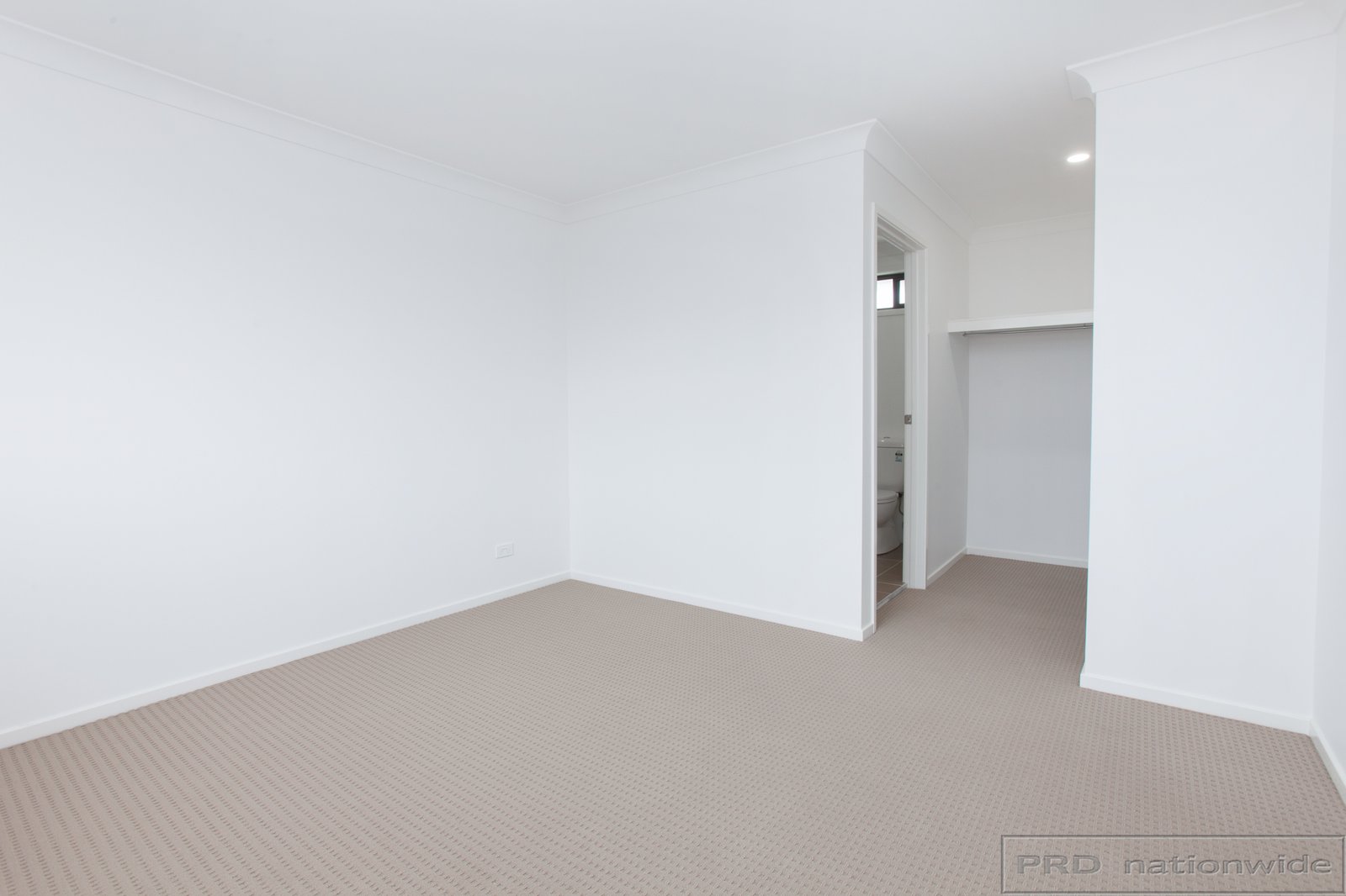 4/34 Blackbird Street THORNTON 8