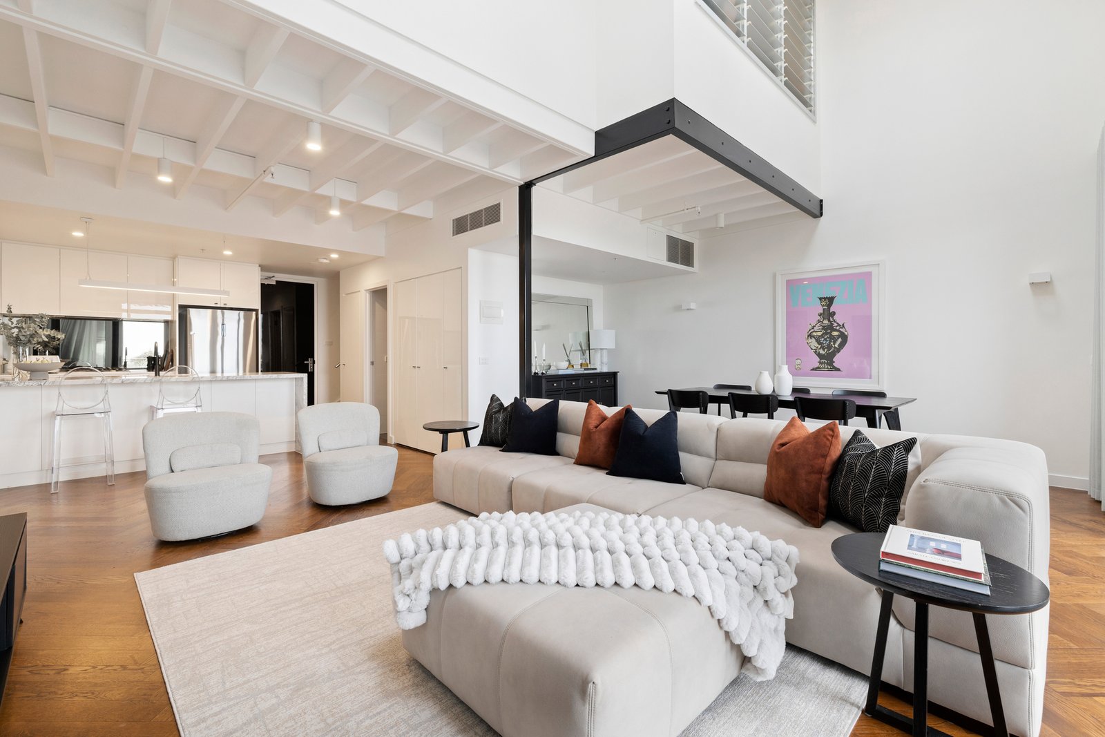Gallery: 43/472 Beach Road