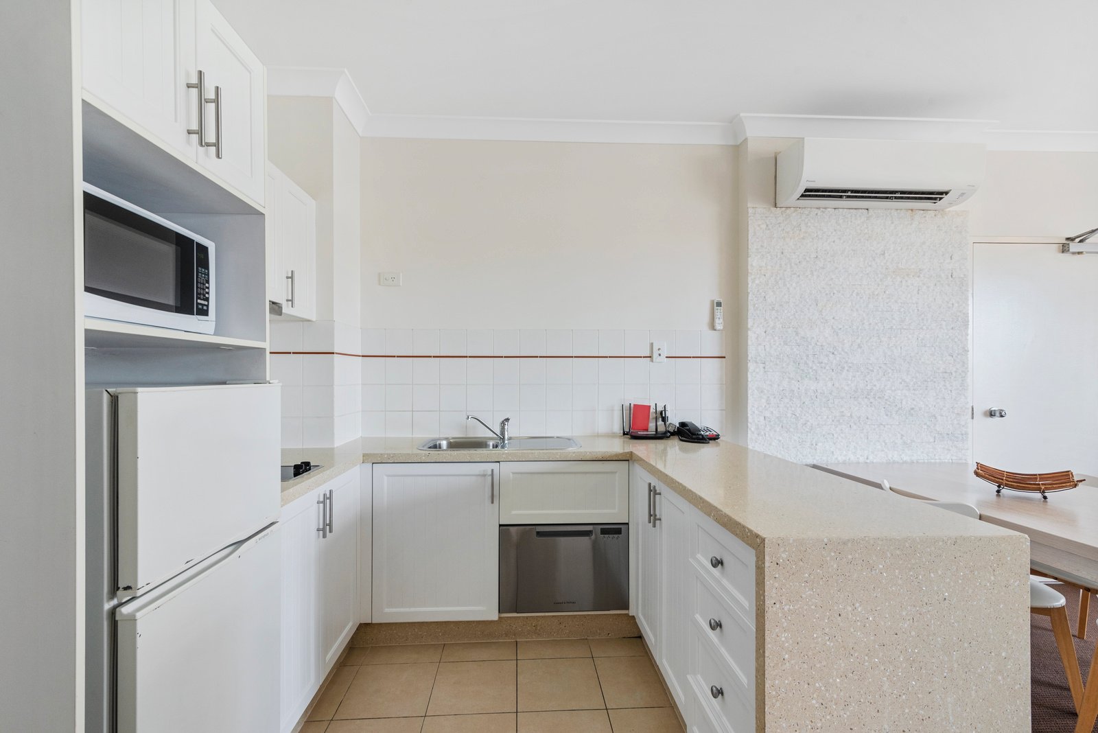 434/99 Griffith Street COOLANGATTA 8