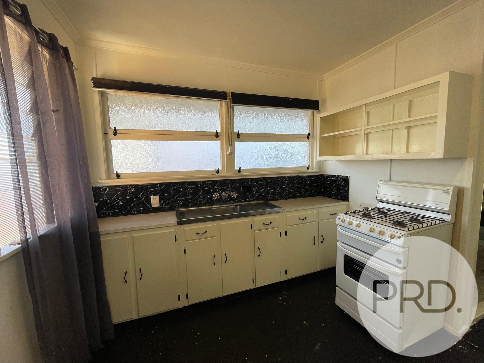 4/36 Hunter Street WOOLOOWIN 2