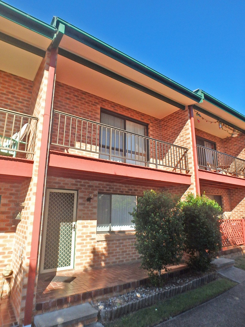 4/36 Lake Street LAURIETON 2