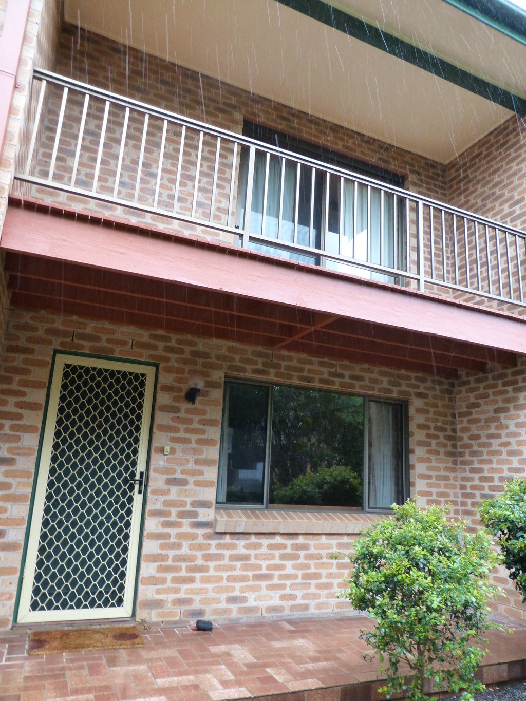 4/36 Lake Street LAURIETON 1