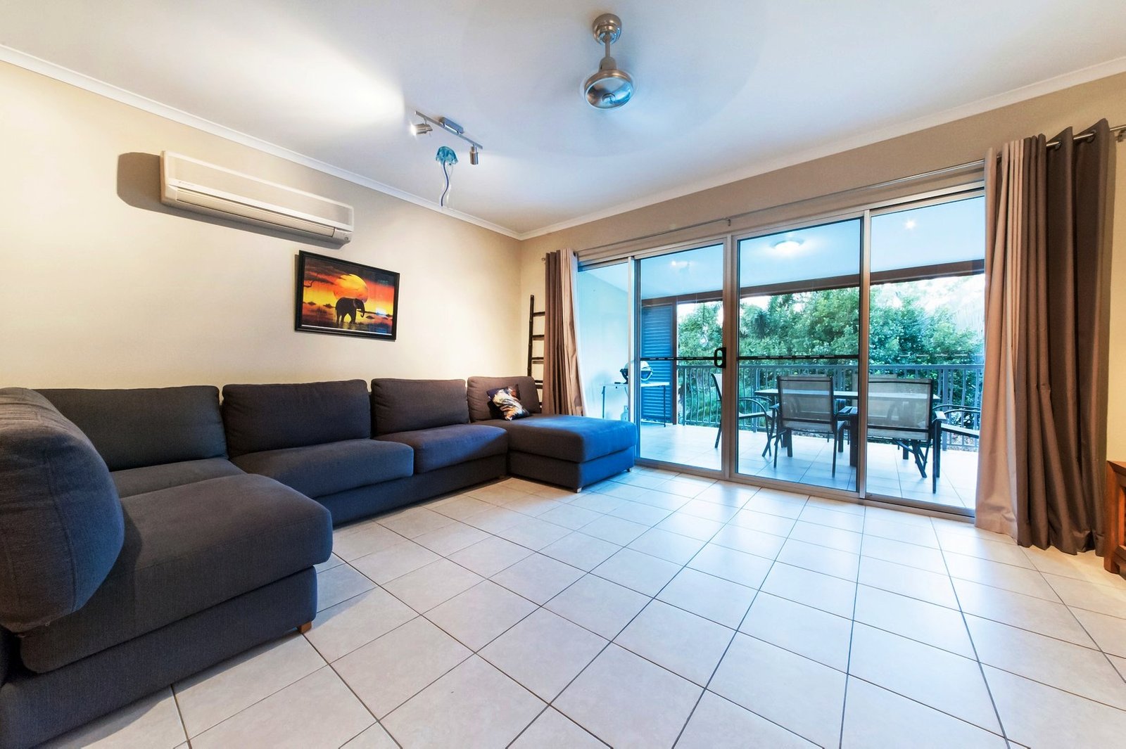 4/36 Waterson Way AIRLIE BEACH 2