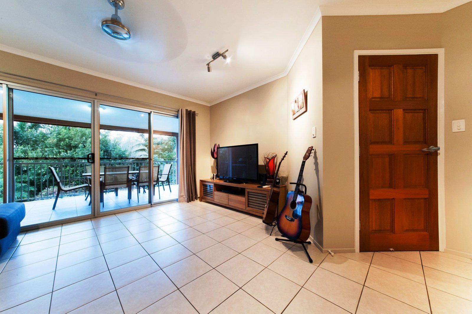 4/36 Waterson Way AIRLIE BEACH 9