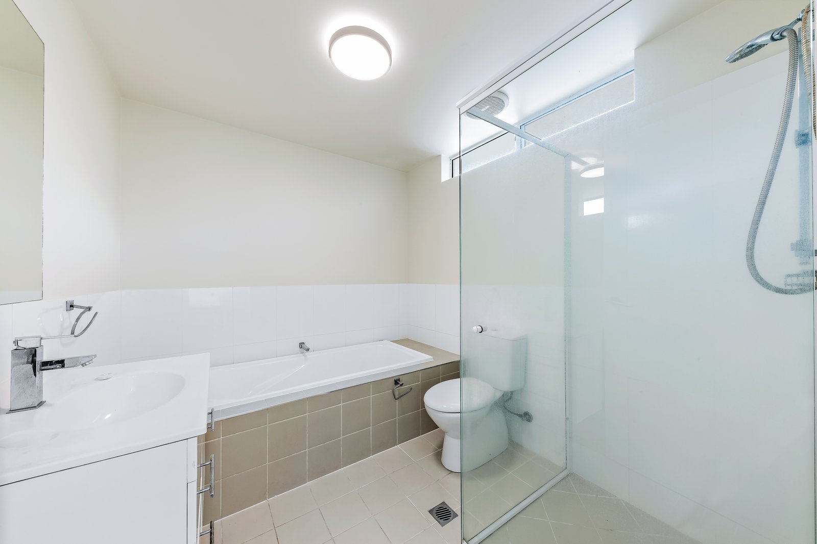 43/65 Manooka Drive CANNONVALE 14