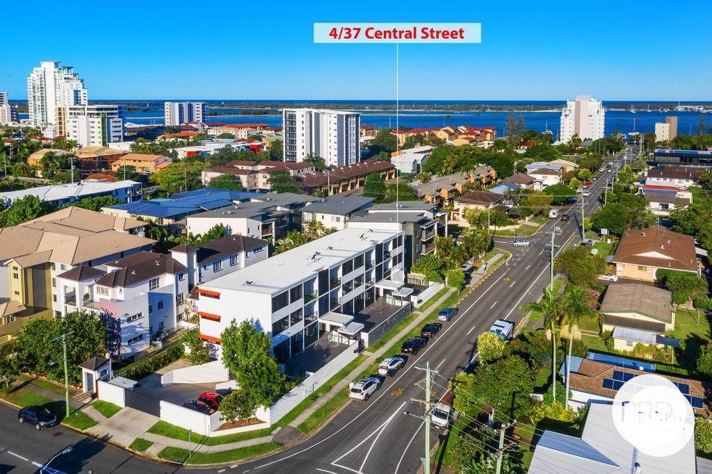 4/37 Central Street LABRADOR 16