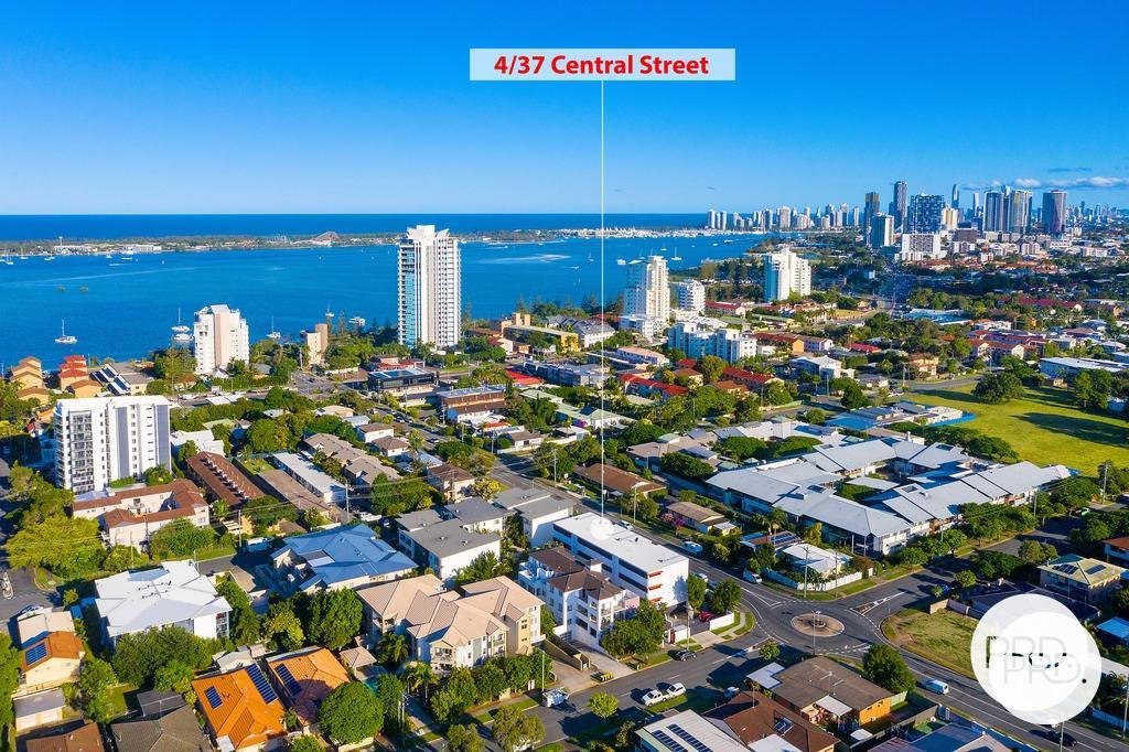 4/37 Central Street LABRADOR 17