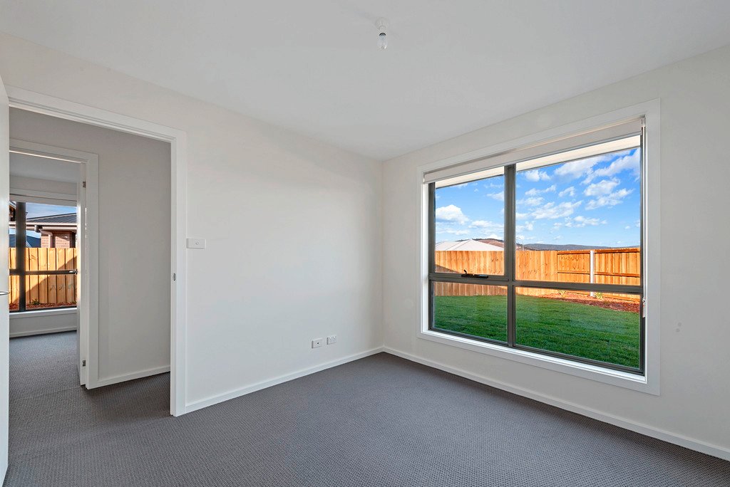 4/37 Menin Drive BRIGHTON 16
