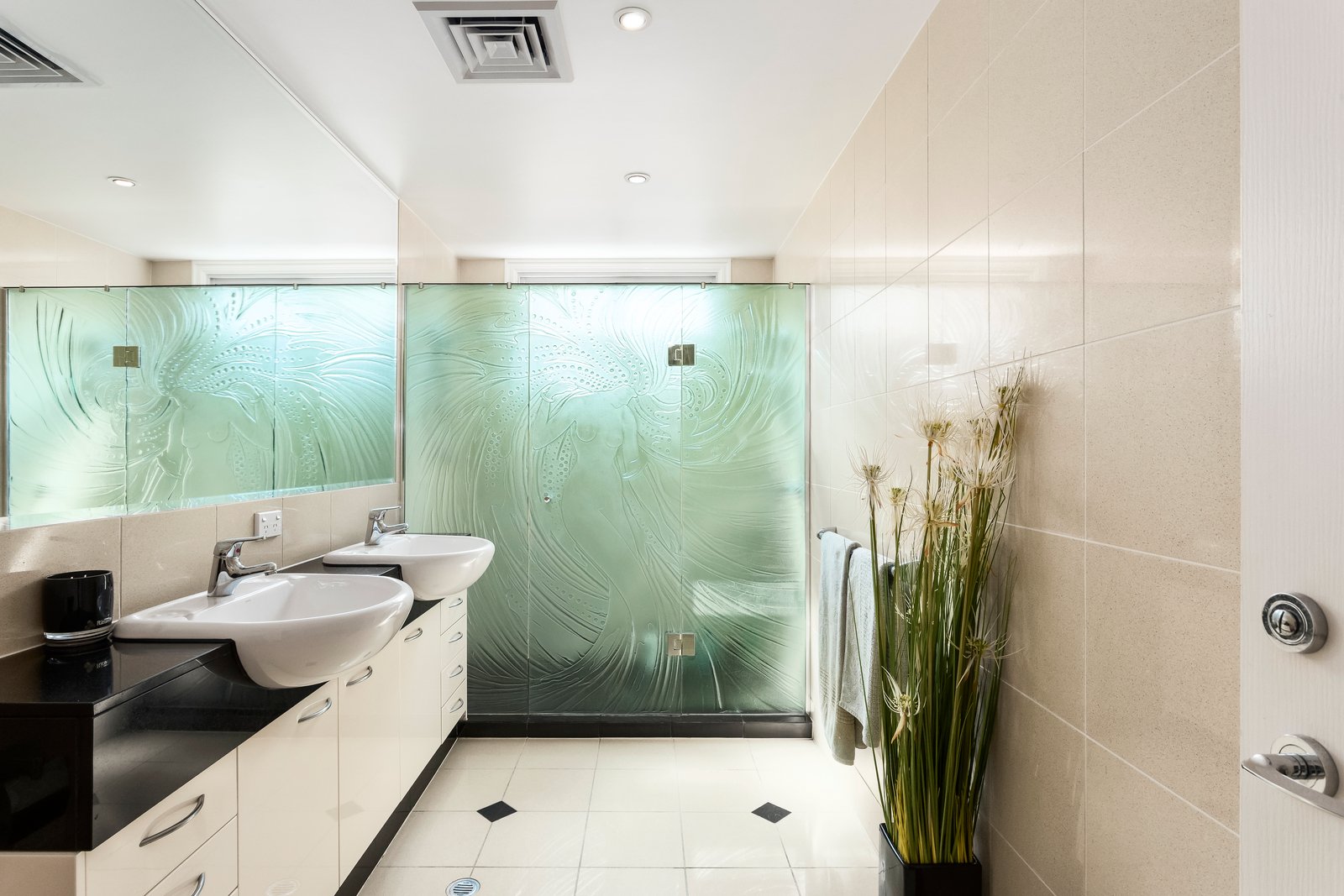 Real Estate and Property in 4/37 Ormond Esplanade, Elwood, VIC