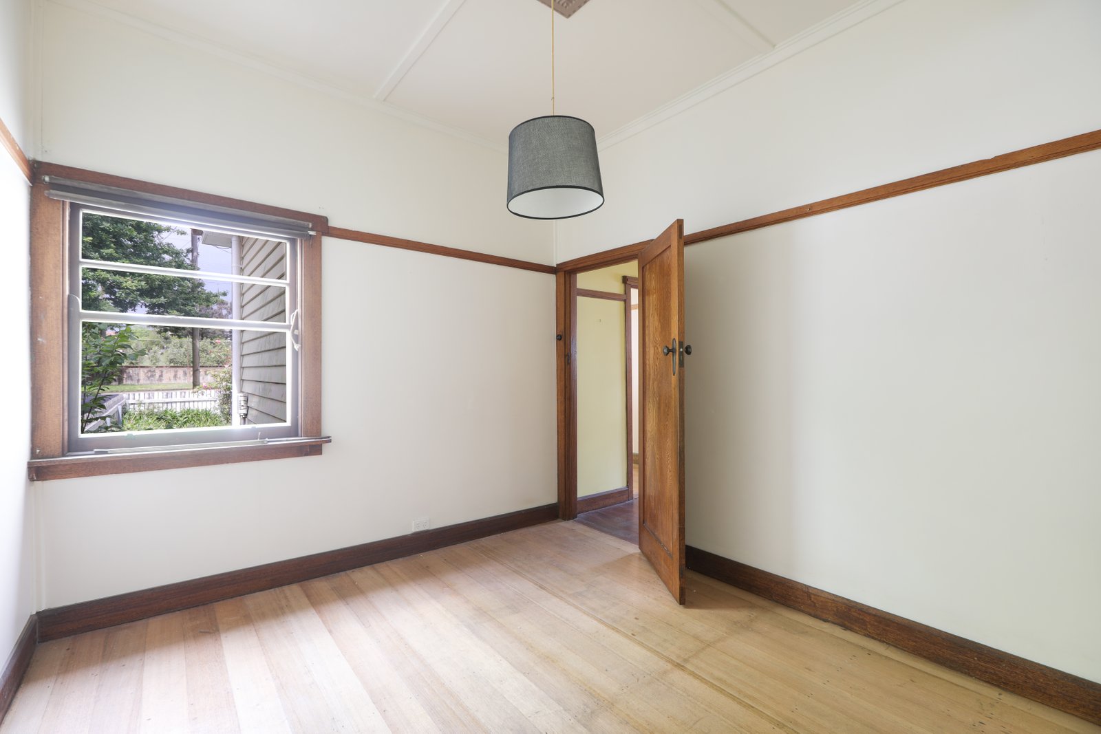 Gallery: 437A Doveton Street North
