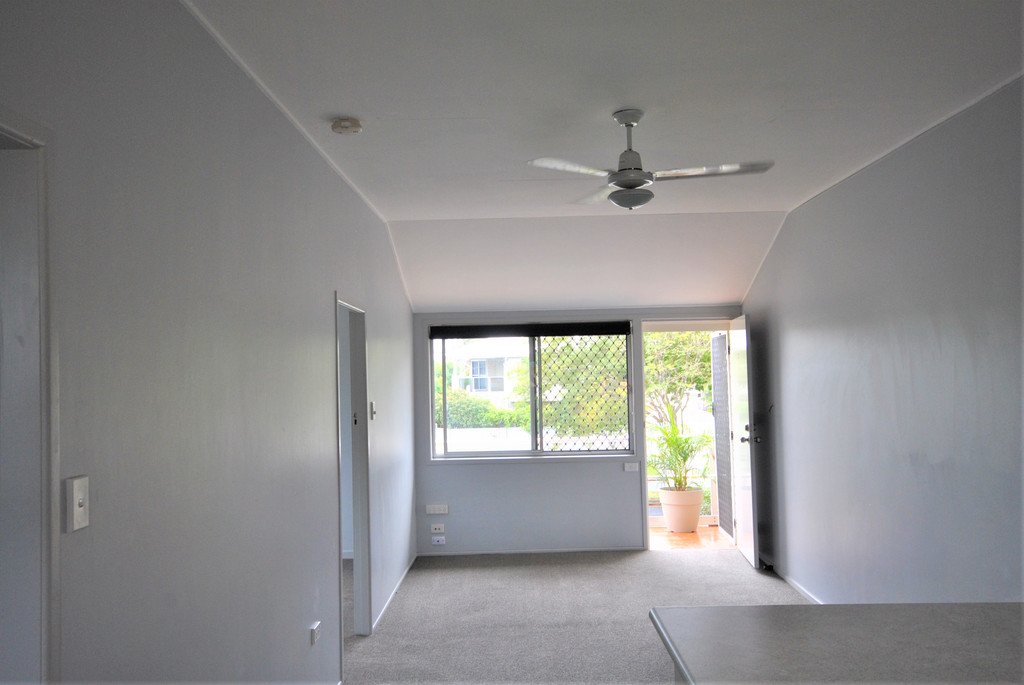 4/38 Imperial Parade LABRADOR 2