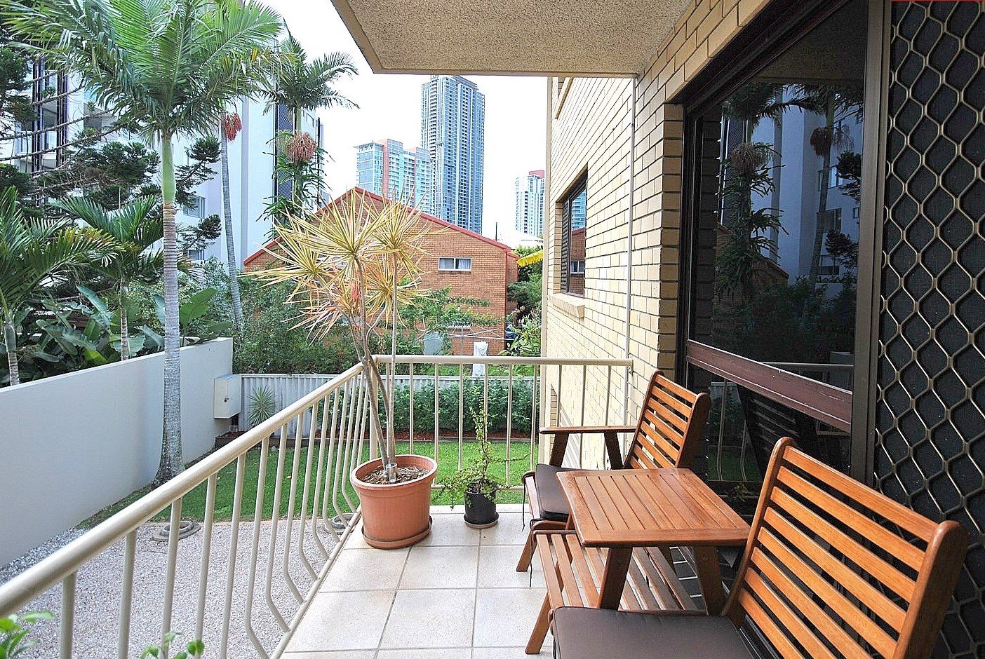 4/39 Lenneberg Street SOUTHPORT 1