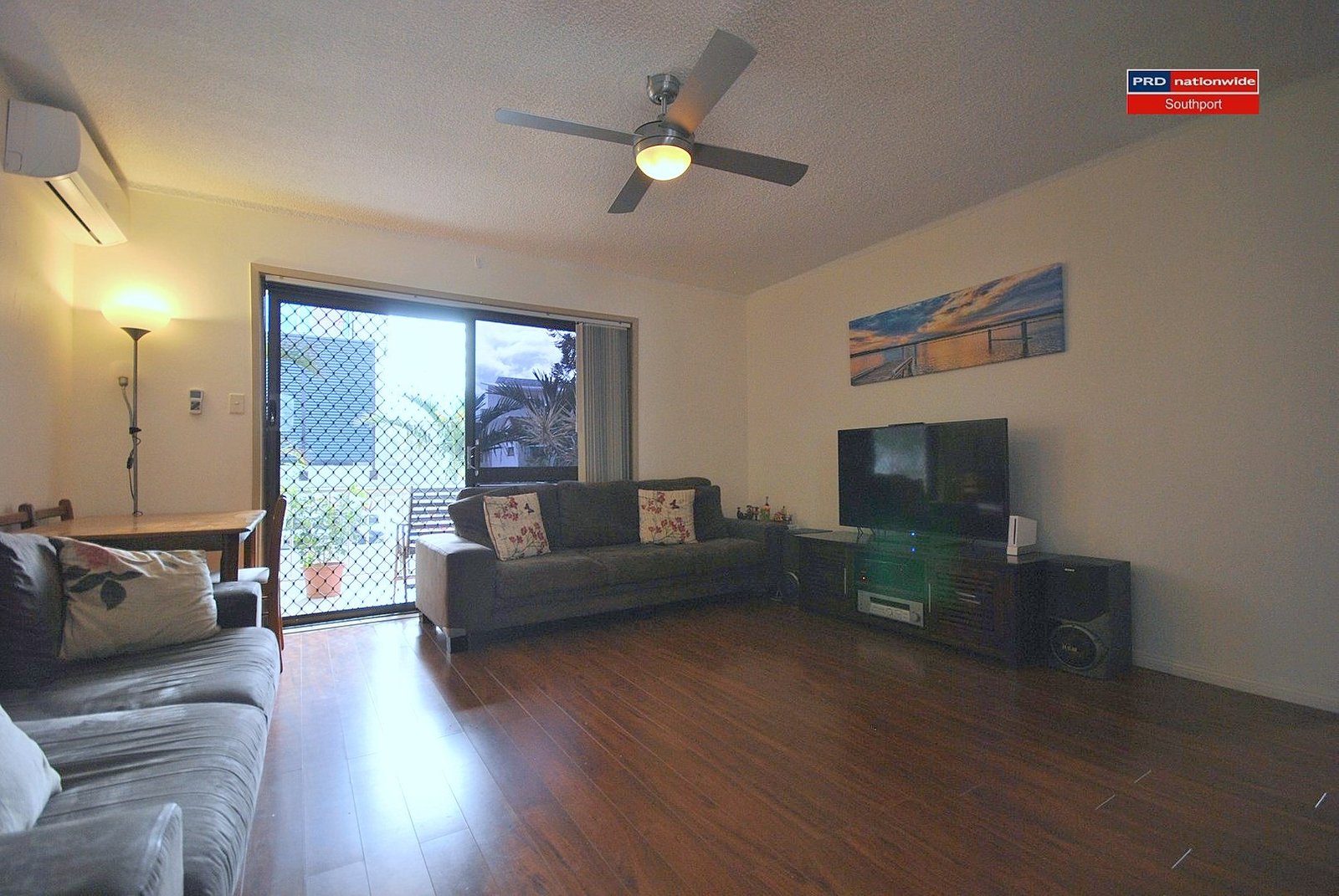 4/39 Lenneberg Street SOUTHPORT 2