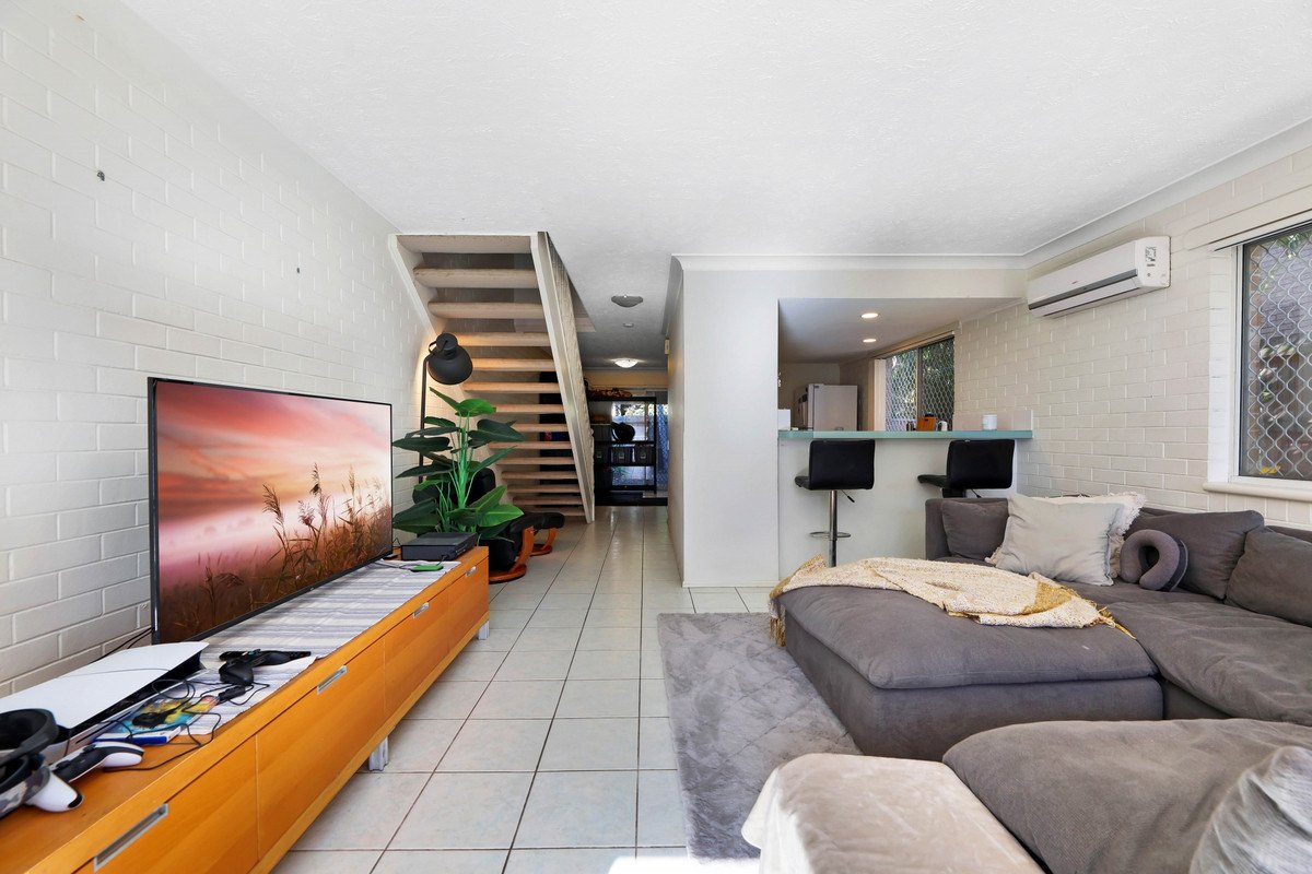 4/4-6 Snowgum Court Burleigh Waters 3