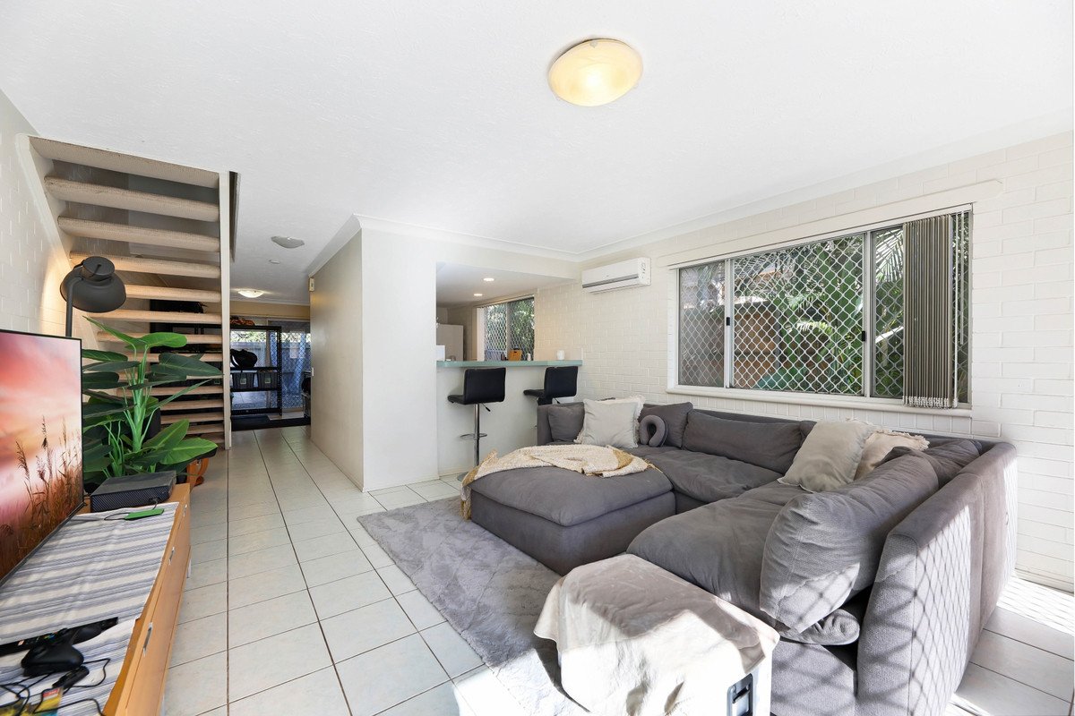 4/4-6 Snowgum Court Burleigh Waters 4
