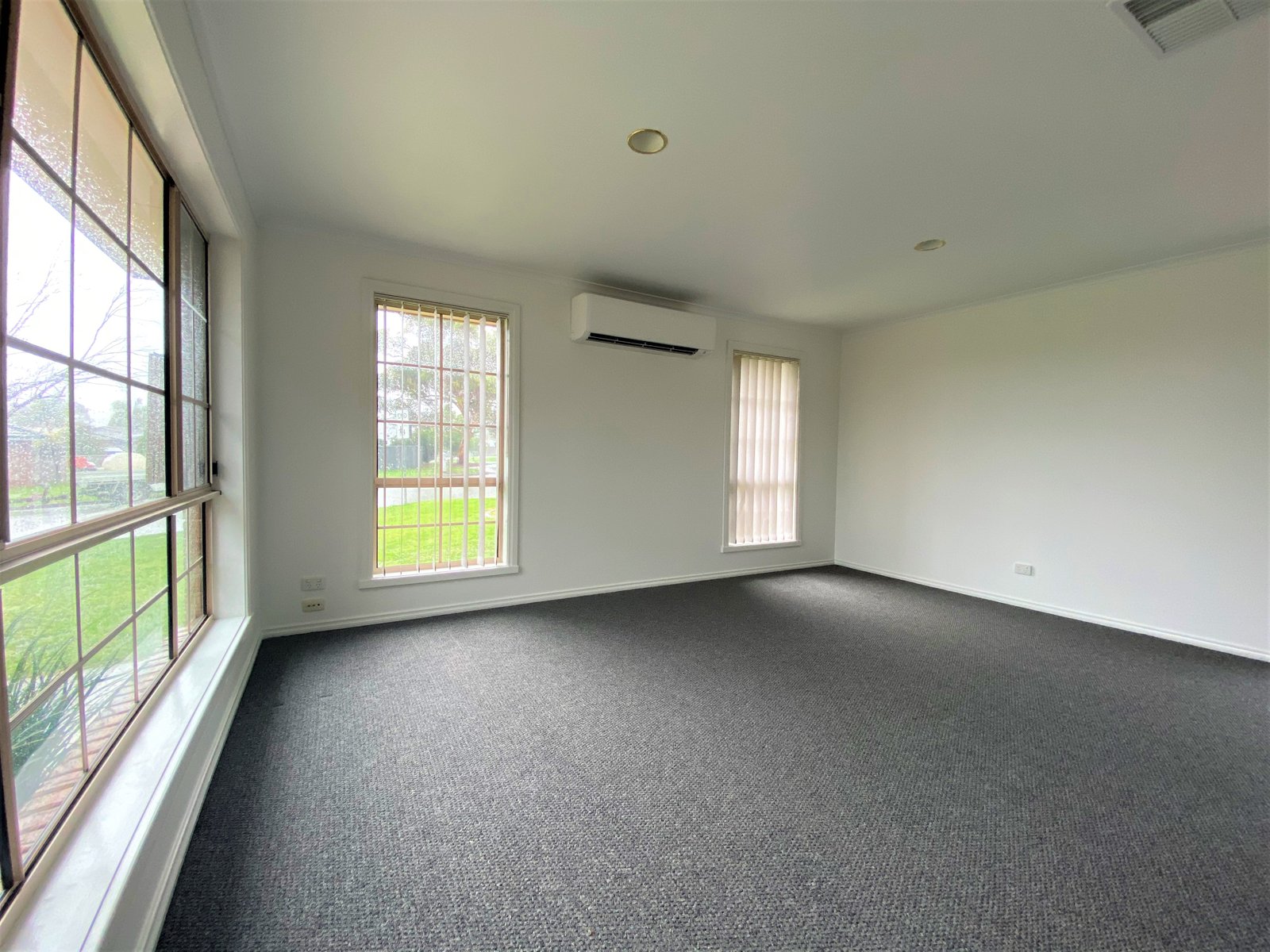 44 Amalfi Drive LAVINGTON 2