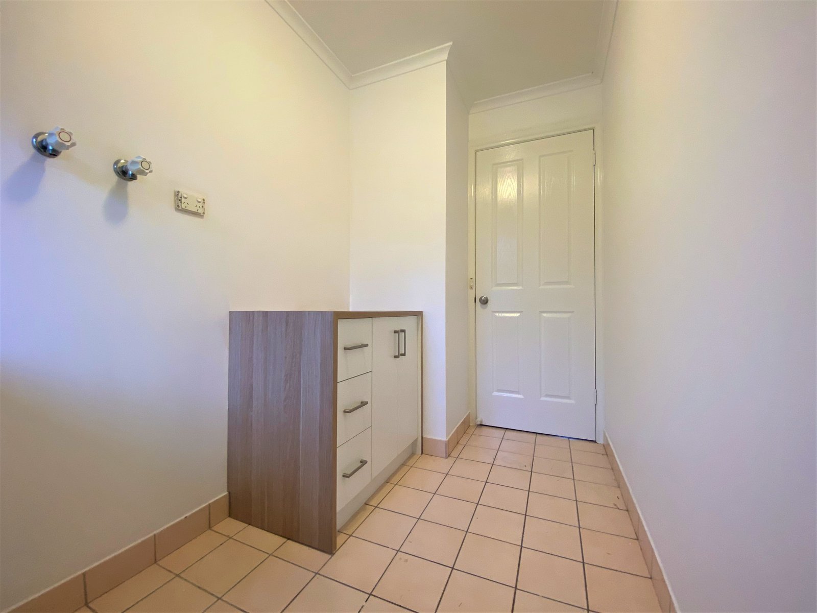 44 Amalfi Drive LAVINGTON 8