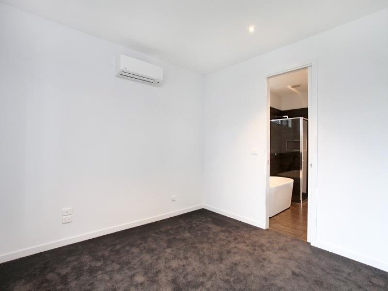 Gallery: 44 B Roberts Street