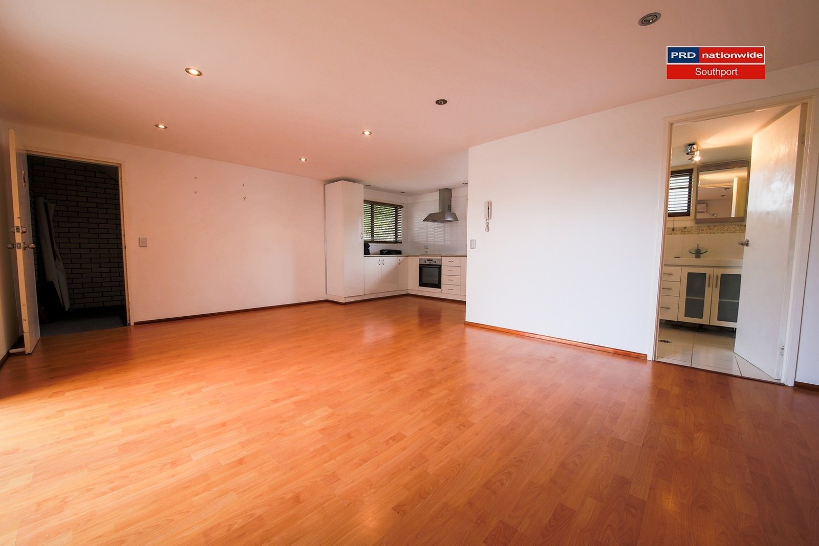 4/4 Baker Avenue LABRADOR 2